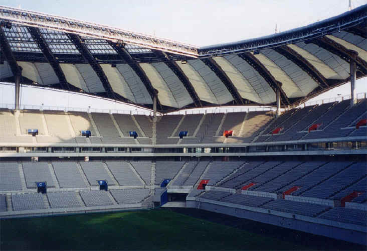 Seoul_WC_Stadium_inside.jpg (125170 bytes)